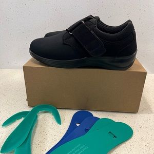 Orthofeet Wichita Black Hook and Loop Shoes Womens 8